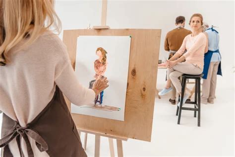 posing nude for art class|How to be an Art Model: What I Learned Posing Nude。